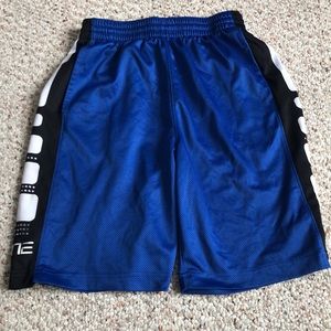 Youth blue nike shorts in great condition size large